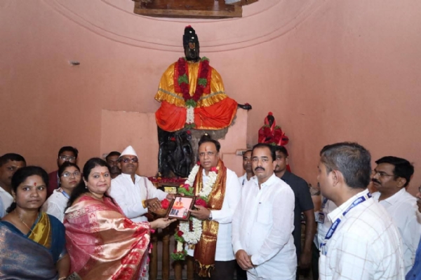 सातवाहनकालीन त्रिविक्रम मंदिराला भेट