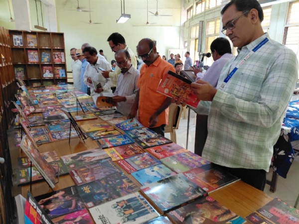 वाचनानंदाची दिवाळी; वाचनानंदाची दिवाळी;