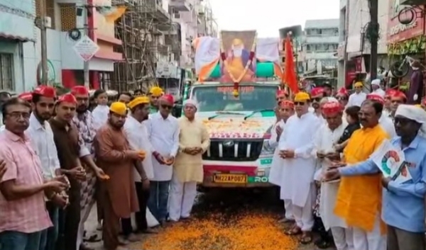 श्री गुरुनानक जयंतीनिमित्त सिंधी समाजाकडून भव्य मिरवणूक