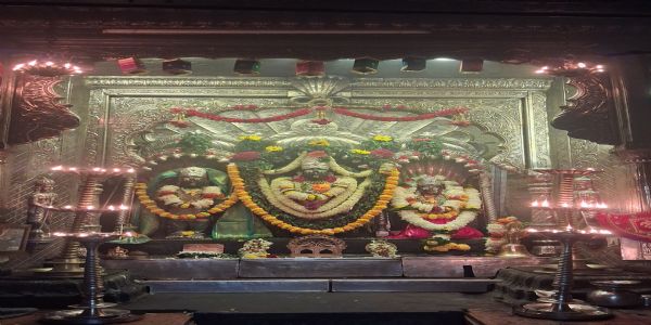 नाशिक : त्रिपुरारी पौर्णिमेनिमित्त गोदा तिरावर भाविकांची गर्दी