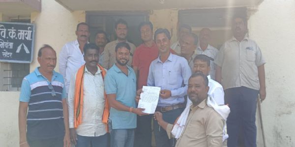 स्मार्ट मीटर विरोधात संतापाची लाट, नागरिकांचा वीज वितरण कार्यालयावर घेराव, आंदोलनाचा इशारा