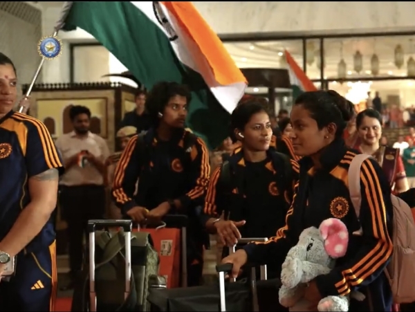 पंतप्रधान मोदींना भेटण्यासाठी महिला टीम इंडिया नवी दिल्लीत पंतप्रधान मोदींना भेटण्यासाठी महिला टीम इंडिया नवी दिल्लीत