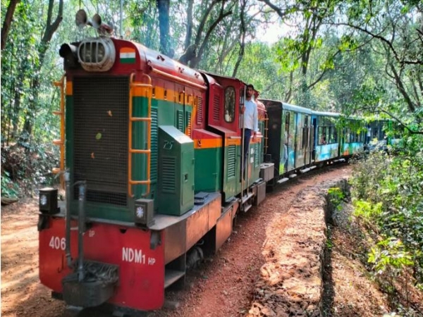 नेरळ-माथेरान टॉय ट्रेन पाच महिन्यांनंतर आजपासून पुन्हा सुरू नेरळ-माथेरान टॉय ट्रेन पाच महिन्यांनंतर आजपासून पुन्हा सुरू