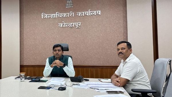 निवडणूक अधिकारी असलेल्या तहसीलदार व मुख्याधिकाऱ्यांची बैठक