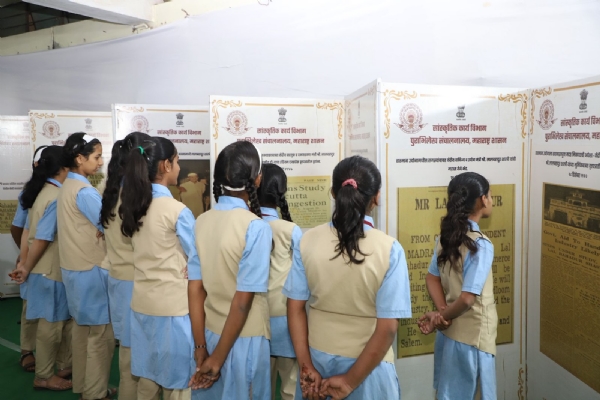 महात्मा गांधी आणि लालबहादूर शास्त्री संबंधित कागदपत्र प्रदर्शन