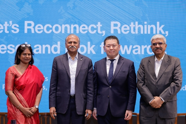 जागतिक करिअरकडे वाटचाल: वी स्कूल मधील विद्यार्थ्यांना हिरोआकी कुवाजिमा यांची प्रेरणा