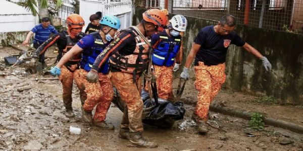 फिलीपिन्समध्ये कालमेगी वादळामुळे २४१ जणांचा मृत्यू; आणीबाणी जाहीर