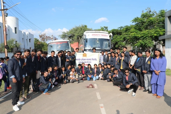 कवयित्री बहिणाबाई चौधरी उत्तर महाराष्ट्र विद्यापीठात हा महोत्सव कवयित्री बहिणाबाई चौधरी उत्तर महाराष्ट्र विद्यापीठात हा महोत्सव