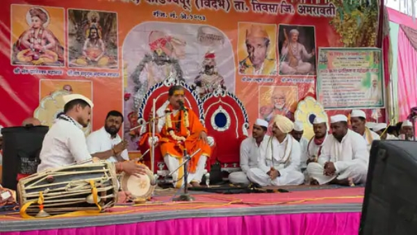 कौंडण्यपुरात दहीहंडी सोहळ्याला उसळला भाविक भक्तांचा सागर आचार्य जितेंद्रनाथ महाराजांचे प्रबोधन कौंडण्यपुरात दहीहंडी सोहळ्याला उसळला भाविक भक्तांचा सागर आचार्य जितेंद्रनाथ महाराजांचे प्रबोधन