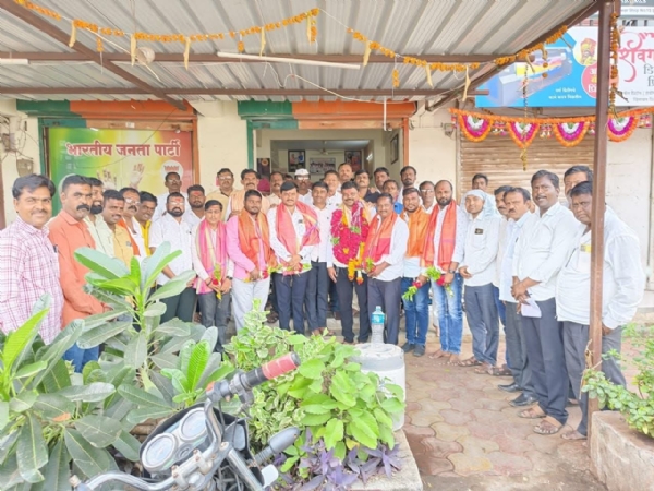 संजय गांधी निराधार समिती सेलू तालुका अध्यक्षपदी रामभाऊ डख, सदस्यपदी अजहर खान पठाण यांची नियुक्ती