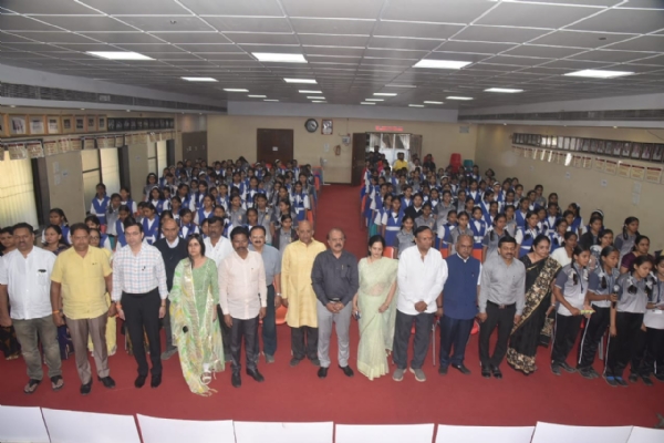 सार्वजनिक वाचनालयात ‘वंदे मातरम्’चा सामुदायिक कार्यक्रम संपन्न सार्वजनिक वाचनालयात ‘वंदे मातरम्’चा सामुदायिक कार्यक्रम संपन्न