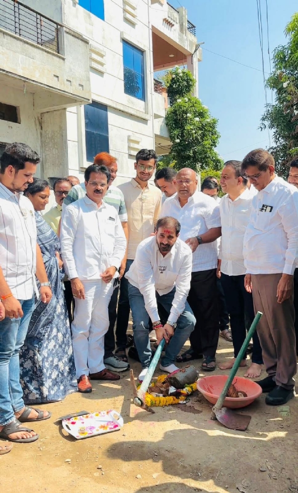 मातोश्री नगर येथे नागरी संवाद मेळावा आणि विकासकामांचे भव्य उद्घाटन मातोश्री नगर येथे नागरी संवाद मेळावा आणि विकासकामांचे भव्य उद्घाटन