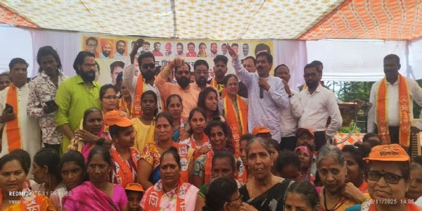 श्रीवर्धनमध्ये कोळंबेकर दांपत्यांचा शिंदे गटात प्रवेश