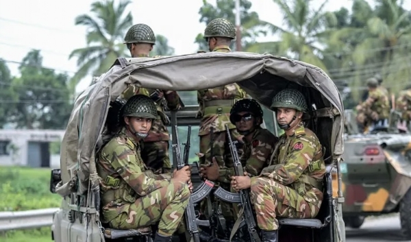 बांगलादेशातील रस्ते छावण्यांमध्ये रूपांतरित बांगलादेशातील रस्ते छावण्यांमध्ये रूपांतरित