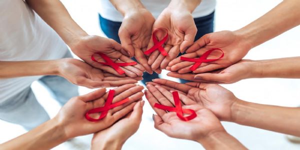 एड्स विरुद्धची समाजक्रांती : आजारापेक्षा कलंक घातक