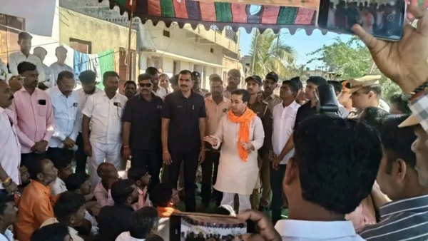 हिंदूविरोधी शक्तींना बोलण्याने नव्हे तर कृतीतून धडा शिकवू – मंत्री नितेश राणे हिंदूविरोधी शक्तींना बोलण्याने नव्हे तर कृतीतून धडा शिकवू – मंत्री नितेश राणे