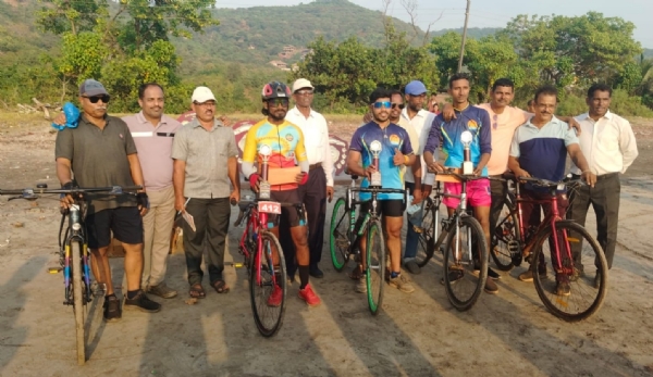 लाडघर समुद्रकिनारी सायकल शर्यत लाडघर समुद्रकिनारी सायकल शर्यत