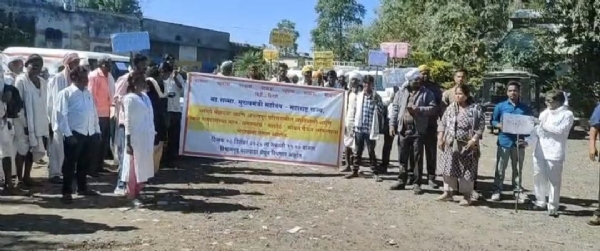 60 किलोमीटर प्रवास करत आंदोलनकर्ते अमरावती शहरात दाखल.. सहा दिवसाचा पायदळ प्रवास करत धडकणार नागपूर अधिवेशनावर. 60 किलोमीटर प्रवास करत आंदोलनकर्ते अमरावती शहरात दाखल.. सहा दिवसाचा पायदळ प्रवास करत धडकणार नागपूर अधिवेशनावर.