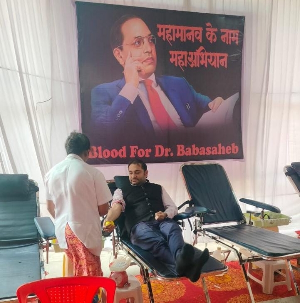 ‘ब्लड फॉर आंबेडकर’ उपक्रमाला पनवेलात उत्स्फूर्त प्रतिसाद ‘ब्लड फॉर आंबेडकर’ उपक्रमाला पनवेलात उत्स्फूर्त प्रतिसाद