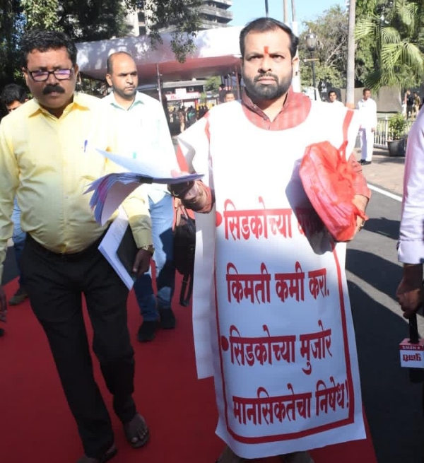 ‘घर हा हक्क आहे, नफा नाही’ — PMAY दरवाढीविरोधात पाटील यांची लढाई ‘घर हा हक्क आहे, नफा नाही’ — PMAY दरवाढीविरोधात पाटील यांची लढाई