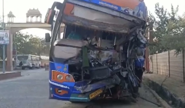 राजस्थानमध्ये ५० प्रवाशांना घेऊन जाणाऱ्या बसचा अपघात राजस्थानमध्ये ५० प्रवाशांना घेऊन जाणाऱ्या बसचा अपघात