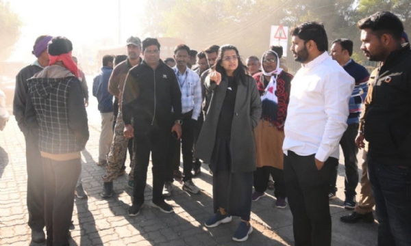 अमरावती महानगरपालिका आयुक्त सौम्या शर्मा चांडक यांची स्वच्छता यंत्रणेची केली पाहणी अमरावती महानगरपालिका आयुक्त सौम्या शर्मा चांडक यांची स्वच्छता यंत्रणेची केली पाहणी