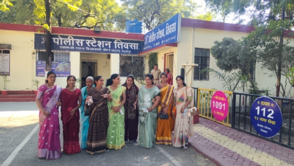 तिवसा येथे महामार्गावर अपघात टाळण्यासाठी तात्काळ उपाययोजना करा_      भाजपा महिला आघाडी तिवसा चे पोलिस स्टेशन तिवसा येथे निवेदन