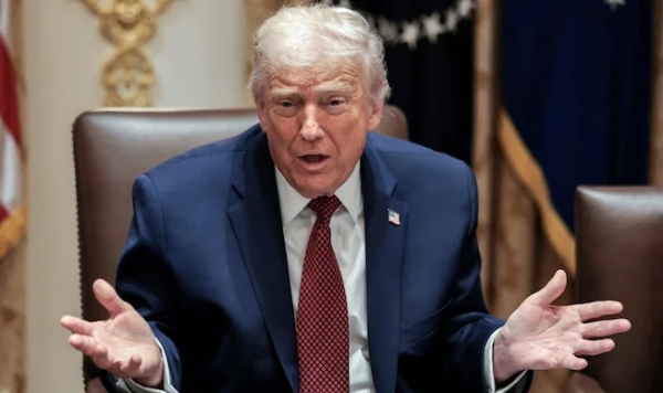 ट्रम्प यांची दहा लाख डॉलर्सची ‘ट्रम्प गोल्ड कार्ड’ योजना सुरू करण्याची घोषणा ट्रम्प यांची दहा लाख डॉलर्सची ‘ट्रम्प गोल्ड कार्ड’ योजना सुरू करण्याची घोषणा