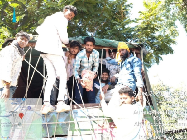 अखिल भारतीय कृषी गोसेवा महासंघाची कारवाई. १० टन गोमांस भरलेला ट्रक पकडून चाकूर पोलीसांच्या ताब्यात केला सुपूर्द... अखिल भारतीय कृषी गोसेवा महासंघाची कारवाई. १० टन गोमांस भरलेला ट्रक पकडून चाकूर पोलीसांच्या ताब्यात केला सुपूर्द...