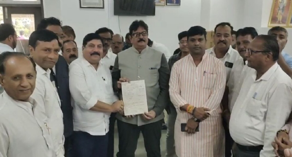 भाजपकडून लढण्यासाठी इच्छुकांची तुफान गर्दी पहिल्या दिवशी १७९ इच्छुकांची अर्ज उचल माजी नगरसेवकांसह नवीन चेहऱ्यांचा समावेश भाजपकडून लढण्यासाठी इच्छुकांची तुफान गर्दी पहिल्या दिवशी १७९ इच्छुकांची अर्ज उचल माजी नगरसेवकांसह नवीन चेहऱ्यांचा समावेश