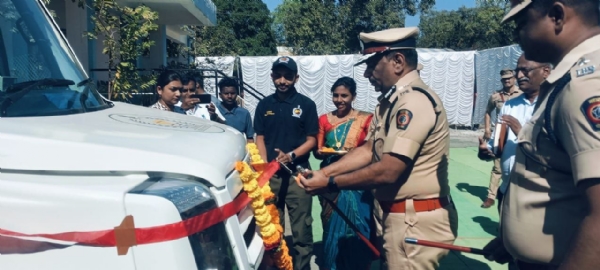 चांदूर रेल्वे उपविभागाला अत्याधुनिक मोबाइल फॉरेन्सिक व्हॅनची भेट पोलिस महानिरीक्षक रामनाथ पोकळे यांच्या हस्ते लोकार्पण चांदूर रेल्वे उपविभागाला अत्याधुनिक मोबाइल फॉरेन्सिक व्हॅनची भेट पोलिस महानिरीक्षक रामनाथ पोकळे यांच्या हस्ते लोकार्पण