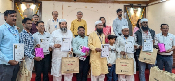 मुख्य कार्यकारी अधिकाऱ्यांकडून २७ शिक्षकांचा सन्मान मुख्य कार्यकारी अधिकाऱ्यांकडून २७ शिक्षकांचा सन्मान