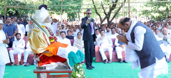 लोकसभेचे माजी अध्यक्ष शिवराज पाटील चाकूरकर यांच्या पार्थिवावर शासकीय इतमामात अंत्यसंस्कार* लोकसभेचे माजी अध्यक्ष शिवराज पाटील चाकूरकर यांच्या पार्थिवावर शासकीय इतमामात अंत्यसंस्कार*