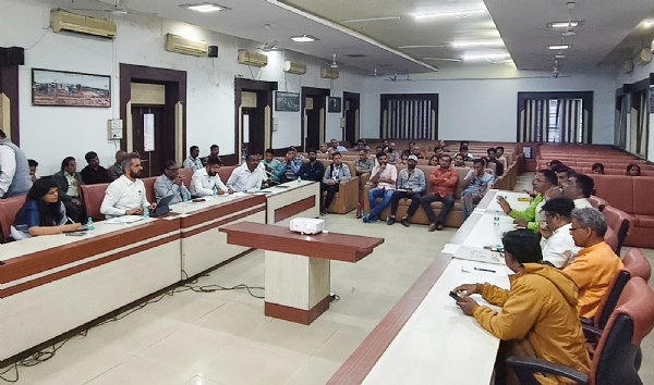 गोदावरीसह तिच्या उप नद्यांच्या स्वच्छतेसाठी नागरिकांनी योगदान द्यावे - आयुक्त शेखर सिंह गोदावरीसह तिच्या उप नद्यांच्या स्वच्छतेसाठी नागरिकांनी योगदान द्यावे - आयुक्त शेखर सिंह