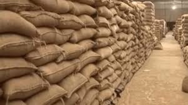 बडनेरातील गोदामात ठेवलेला शेतीमाल विकून 3.54 कोटी रुपयांची फसवणूक बडनेरातील गोदामात ठेवलेला शेतीमाल विकून 3.54 कोटी रुपयांची फसवणूक