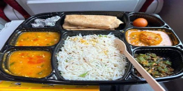 वंदे भारत रेल्वेगाड्यांमध्ये आता मिळणार स्थानिक खाद्यपदार्थ