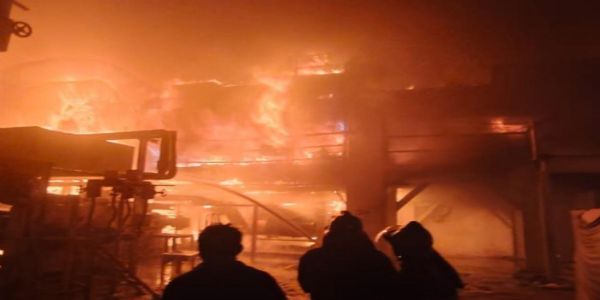 पालघरमध्ये बेकायदा भंगार गोदामाला भीषण आग