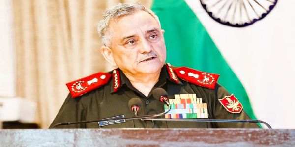 “तोंडच्या वाफा दौडून नव्हे कृतीने युद्ध जिंकले जाते”- सीडीएस चौहान