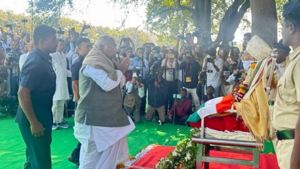 शिवराज पाटील चाकूरकर अंत्यविधी शिवराज पाटील चाकूरकर अंत्यविधी