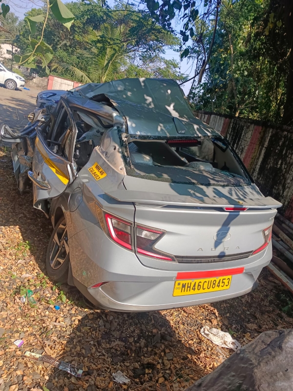 पुई स्टॉपजवळ काळाचा धक्का; कार–कंटेनर अपघातात दोन ठार पुई स्टॉपजवळ काळाचा धक्का; कार–कंटेनर अपघातात दोन ठार