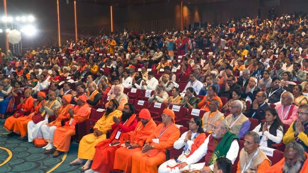 उपस्थित धर्माभिमानी उपस्थित धर्माभिमानी