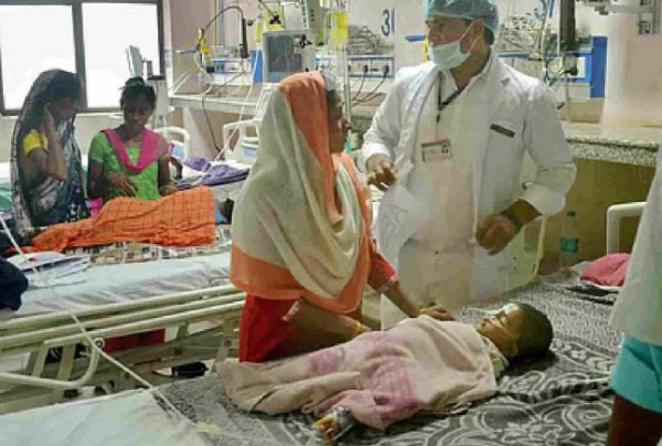 मेळघाटच्या आरोग्य यंत्रणेवर आरोग्यमंत्र्यांची तीव्र नाराजी आदिवासी मध्य प्रदेशातील बंगाली डॉक्टरच्या दारी : हतरूमध्ये डॉक्टर, कर्मचारी बेपत्ता मेळघाटच्या आरोग्य यंत्रणेवर आरोग्यमंत्र्यांची तीव्र नाराजी आदिवासी मध्य प्रदेशातील बंगाली डॉक्टरच्या दारी : हतरूमध्ये डॉक्टर, कर्मचारी बेपत्ता