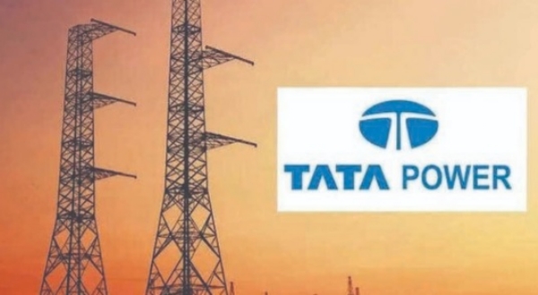 टाटा प्रकल्पाच्या खोदकामाचा फटका; गावकऱ्यांच्या घरांना तडे