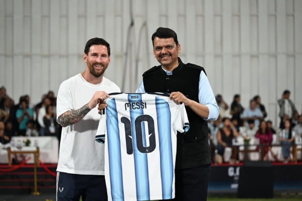 फडणवीस मेस्सी फडणवीस मेस्सी