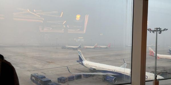 दिल्लीत दाट धुके, विषारी हवा तर उत्तर भारतात थंडीची लाट