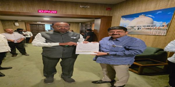 फळपिक विम्यातील ‘ई-पीक पाहणी’तील अडचणींबाबत आमदार शेखर निकम यांचे निवेदन