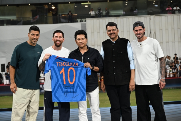 फडणवीस मेस्सी फडणवीस मेस्सी