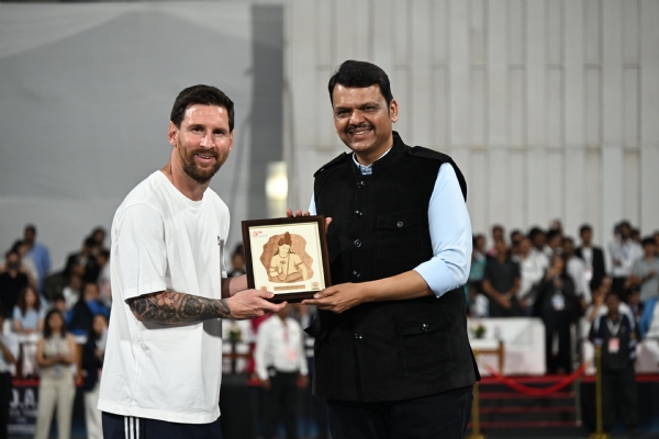 फडणवीस मेस्सी फडणवीस मेस्सी