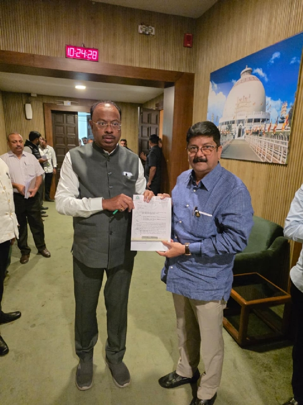 आमदार शेखर निकम यांचे महसूलमंत्र्यांना निवेदन आमदार शेखर निकम यांचे महसूलमंत्र्यांना निवेदन