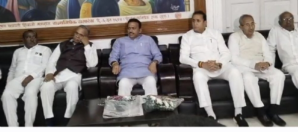 अमरावती महानगरपालिकेसाठी शरद पवार गट सज्ज; प्रदेशाध्यक्ष शशिकांत शिंदे यांचा आढावा दौरा अमरावती महानगरपालिकेसाठी शरद पवार गट सज्ज; प्रदेशाध्यक्ष शशिकांत शिंदे यांचा आढावा दौरा